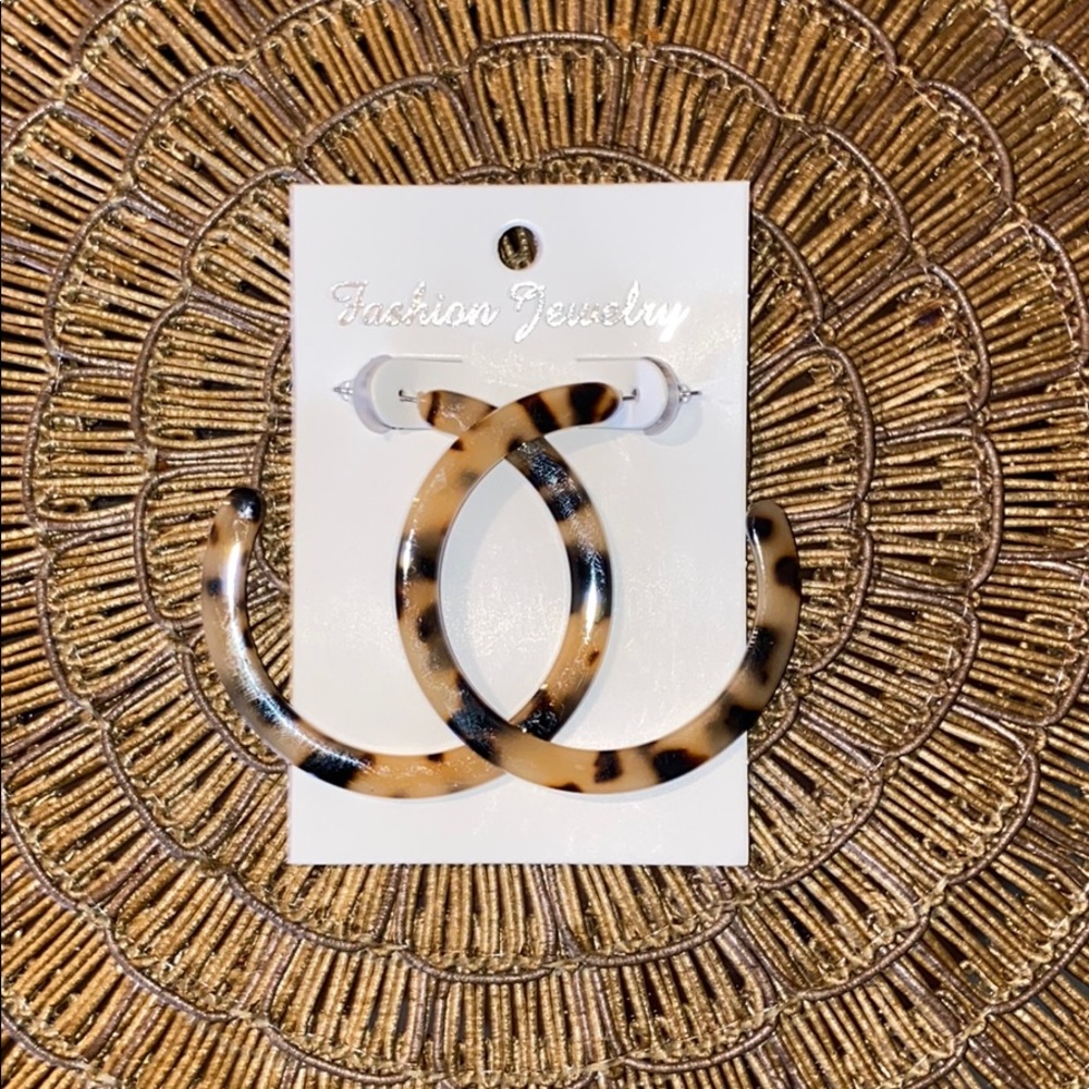 Resin fashion hoop earrings